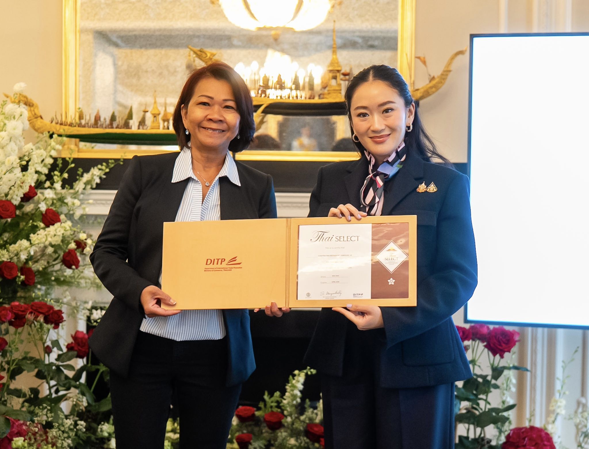 Supattra Thai Restaurant presented with Thai Select Award